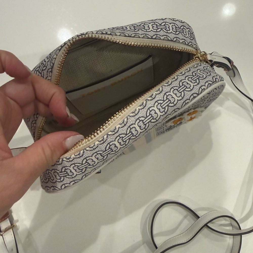 Tory Burch White Canvas Daisy-Embroidered Crossbody - Picture 3 of 3